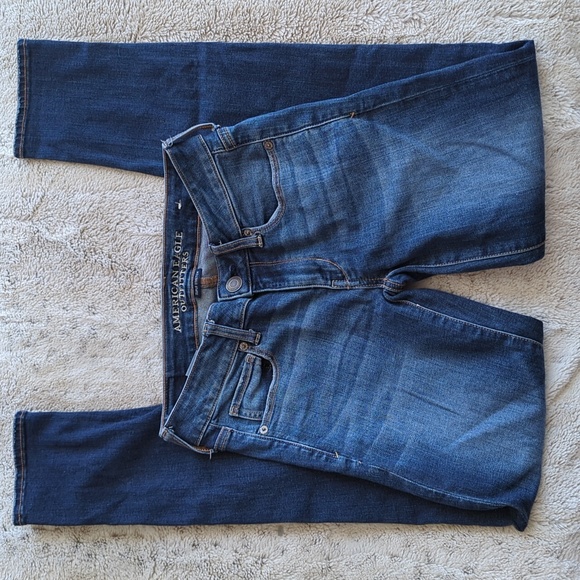 American Eagle Darker Wash Super Stretch Lower Rise Skinny Blue Jeans Size 2L - Picture 2 of 6